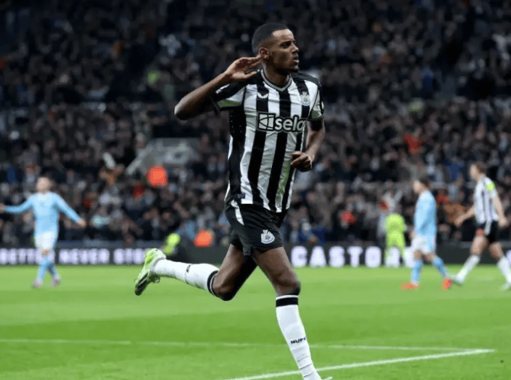 报价1.5亿欧!夏窗标王诞生!罢训罢赛有效果,利物浦造新三叉戟