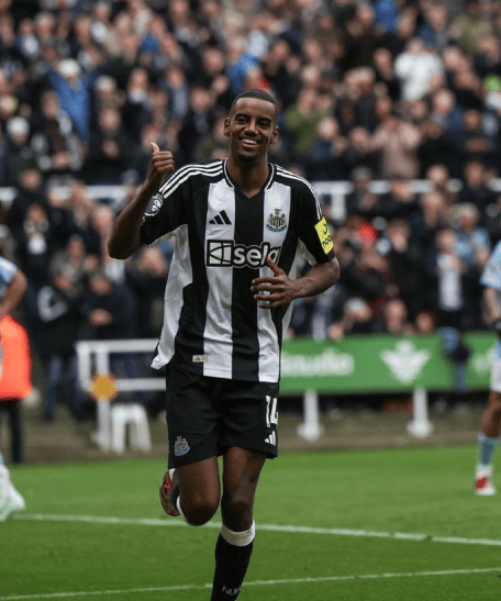 报价1.5亿欧!夏窗标王诞生!罢训罢赛有效果,利物浦造新三叉戟