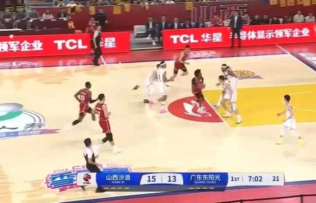 风暴中的广东男篮球：双子星若失光芒，王朝基业恐倾覆