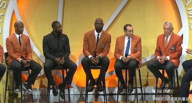 詹姆斯特殊身份进入名人堂:深情缅怀科比 见证安东尼霍华德入堂